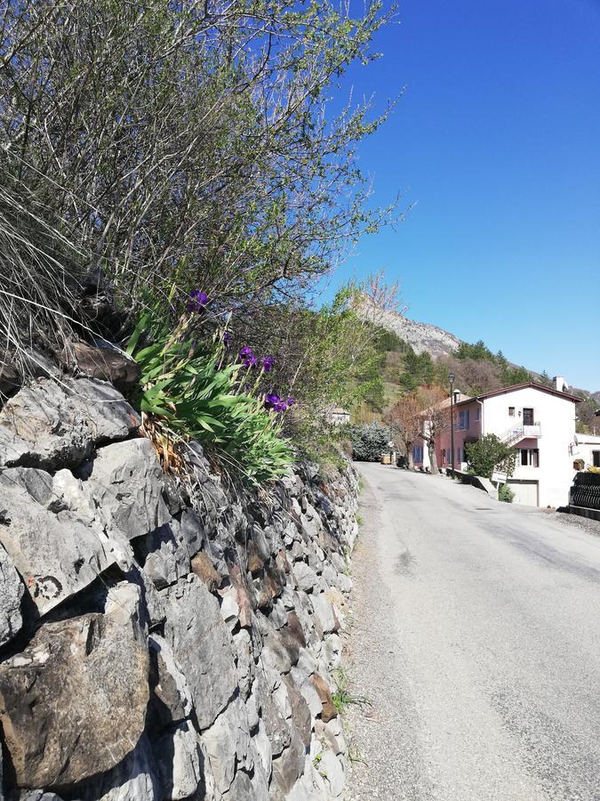 Gites Les Tilleuls Clamensane Dış mekan fotoğraf
